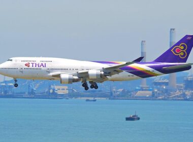 1024px-thai_airways_international_boeing_747-400_hs-tgo@hkg04.08.2011_615gp_6207799792.jpg