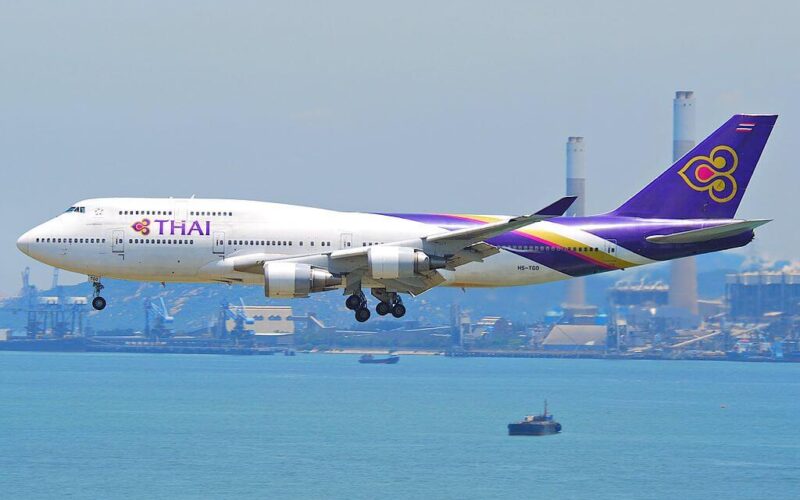 1024px-thai_airways_international_boeing_747-400_hs-tgo@hkg04.08.2011_615gp_6207799792.jpg