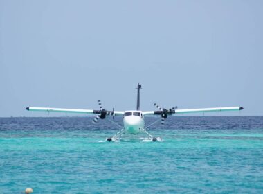 1024px-trans_maldivian_airways_twin_otter__waldorf_astoria_-3-1-1.jpg