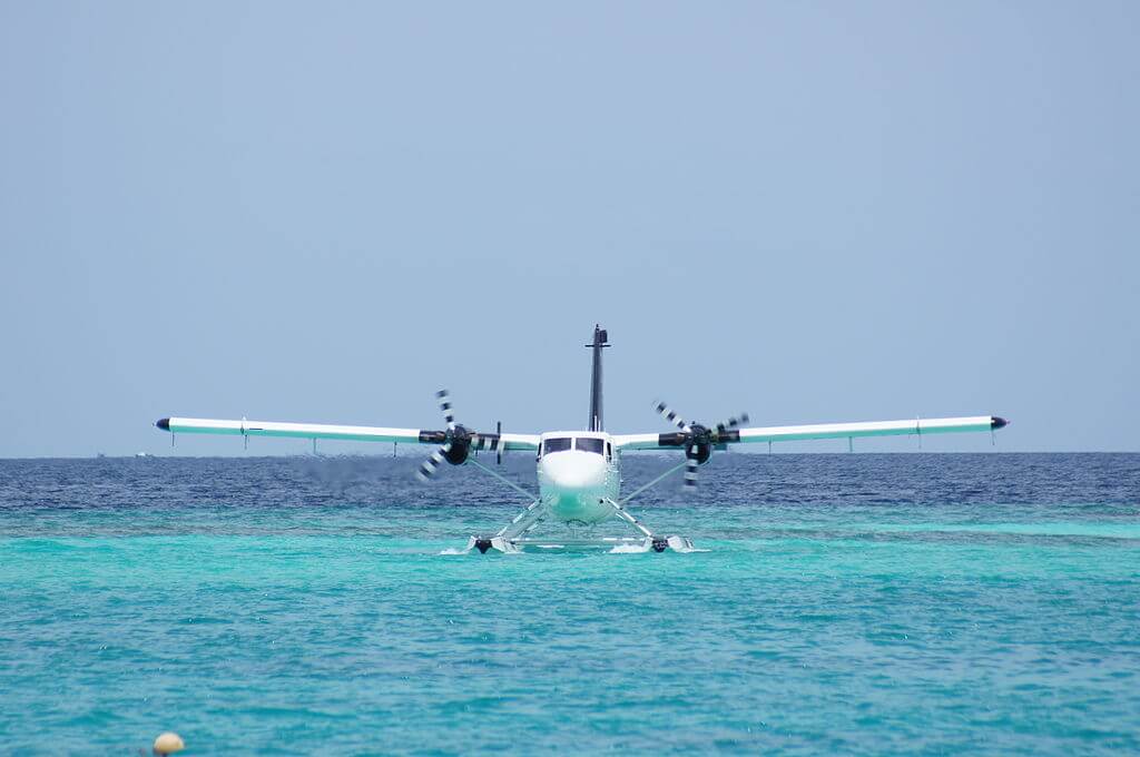 1024px-trans_maldivian_airways_twin_otter__waldorf_astoria_-3-1.jpg