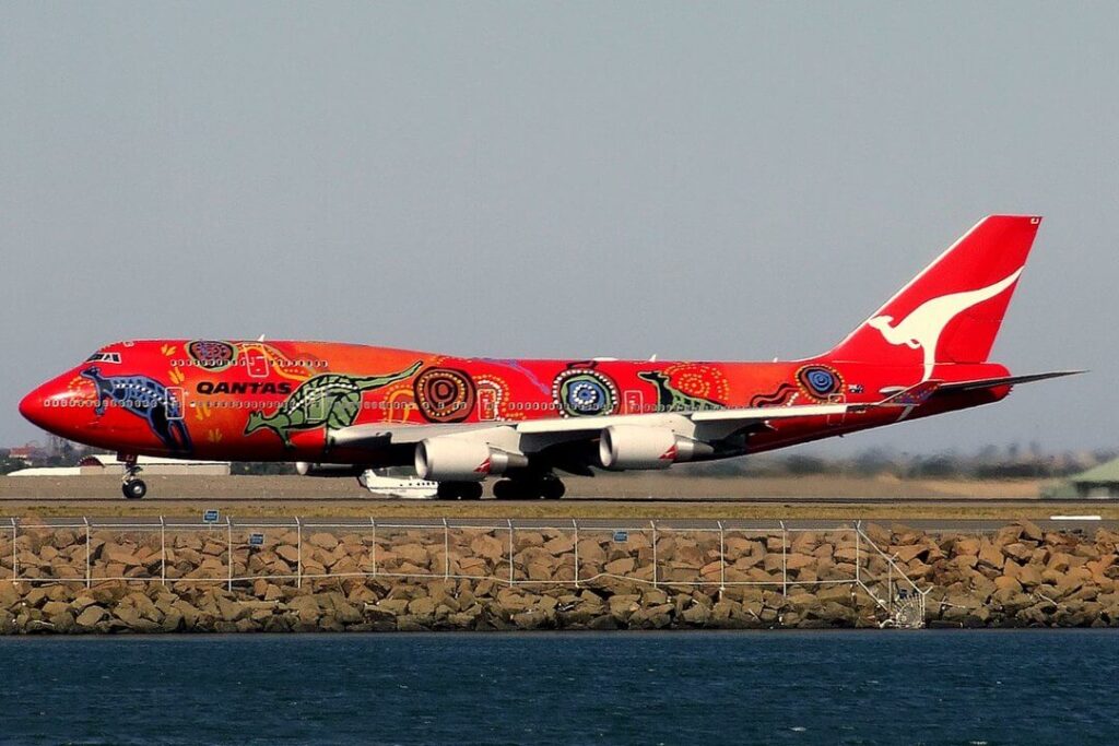 1080px-qantas_b747-438er_vh-oej_at_sydney_airport.jpg