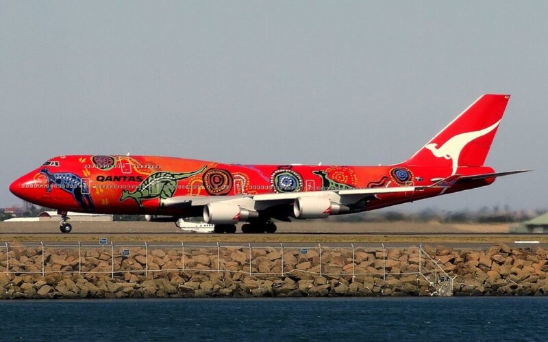 1080px-qantas_b747-438er_vh-oej_at_sydney_airport.jpg