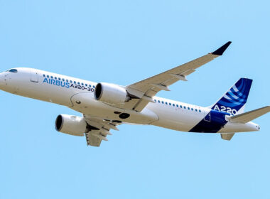 1200px-airbus_a220-300-2.jpg