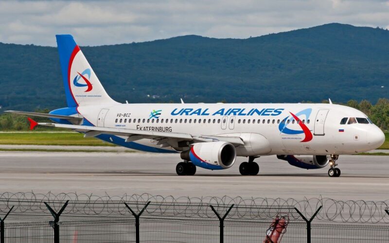 1200px-airbus_a320-214_ural_airlines_an2321487.jpg