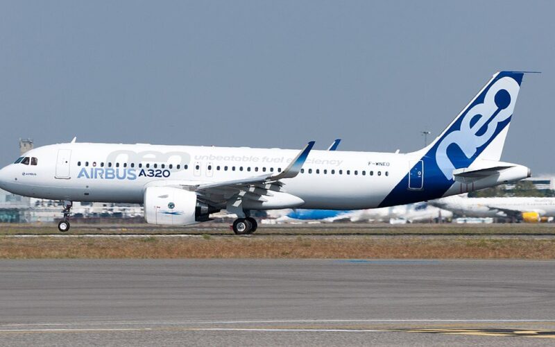 1200px-airbus_a320neo_landing_03.jpg