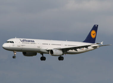 1200px-airbus_a321_lufthansa_2339078824.jpg