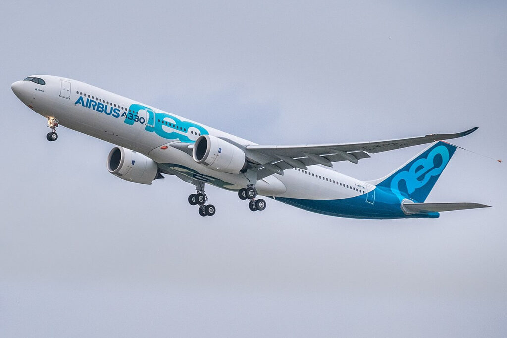 1200px-airbus_a330neo_first_take-off_cropped.jpg