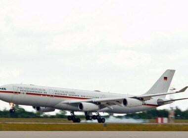 Airbus A340 16+01 landing in Leipzig