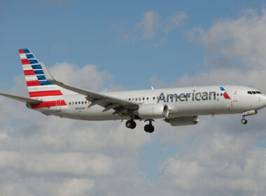 1200px-american_airlines_boeing_737-800_n980an_16422912861.jpg