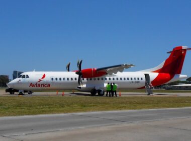 1200px-atr72-600_aviancaargentina.jpg