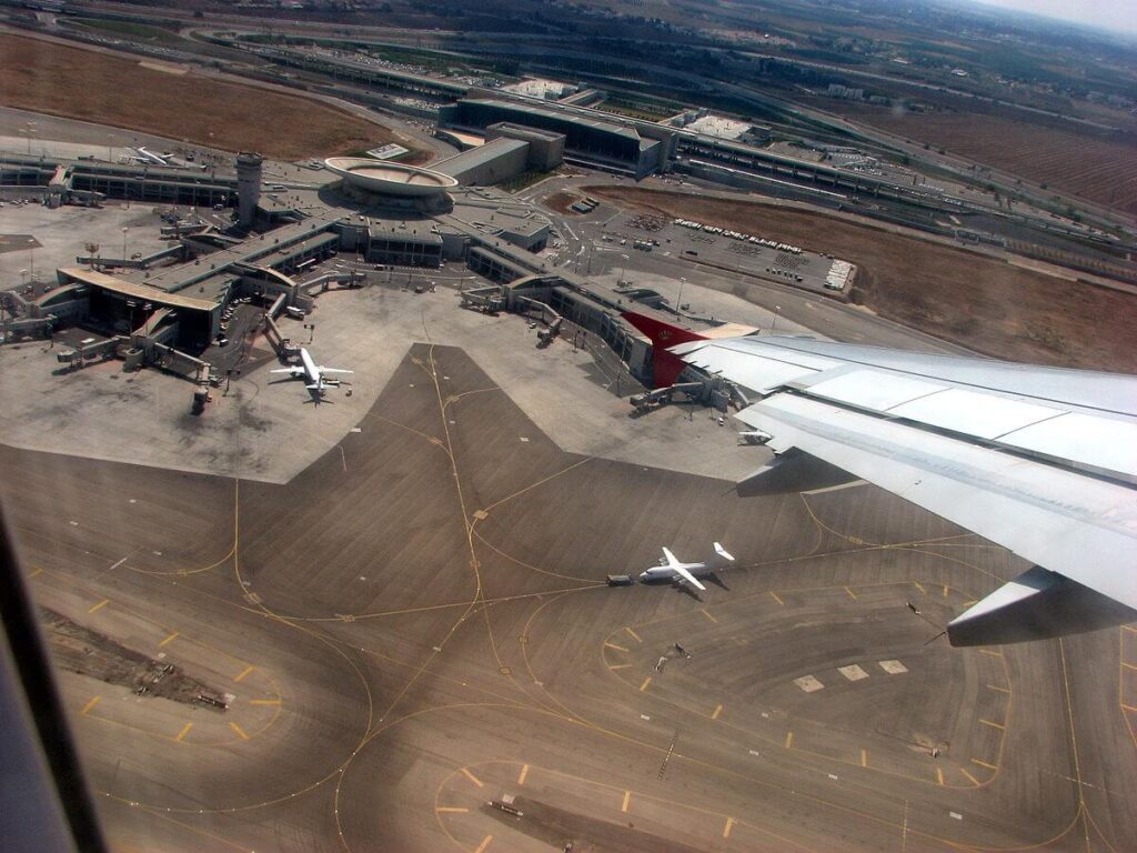 1200px-ben_gurion_international_airport_terminal_3.jpg