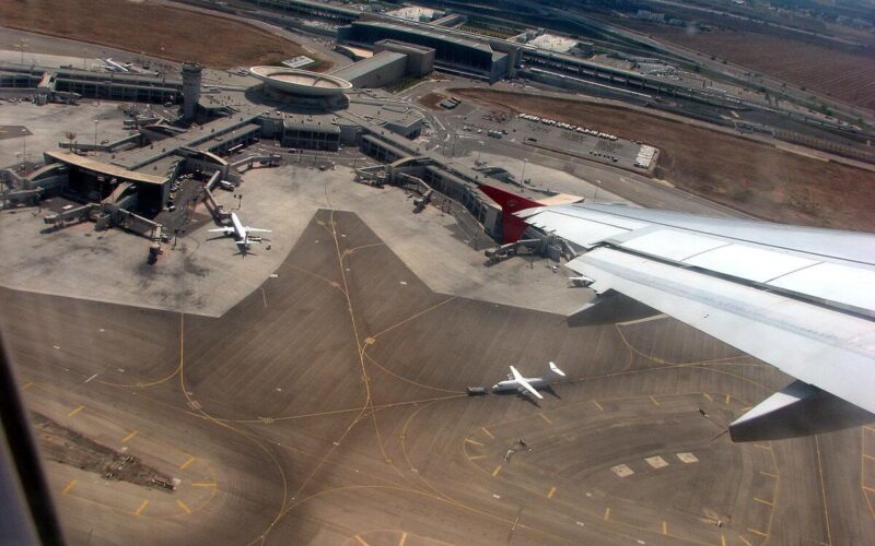 1200px-ben_gurion_international_airport_terminal_3.jpg