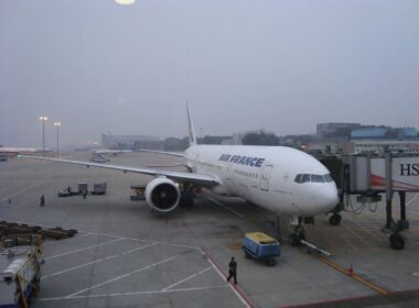 1200px-boeing_b777-200er_of_air_france_at_beijing_capital_airport-1.jpg