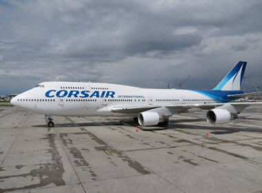 1200px-corsair_747-400_9121819293_1.jpg