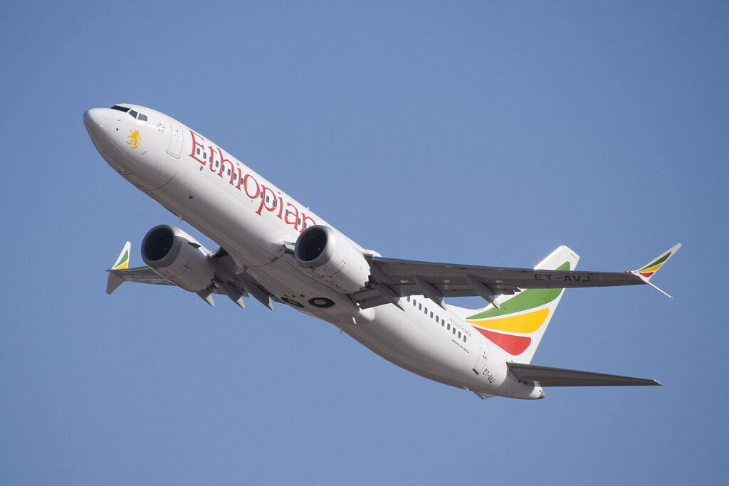 1200px-ethiopian_airlines_et-avj_takeoff_from_tlv_46461974574_1.jpg