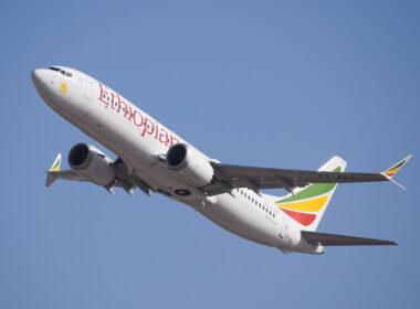 1200px-ethiopian_airlines_et-avj_takeoff_from_tlv_46461974574_1.jpg