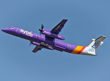 1200px-g-jecm_bombardier_dash_8_q400_flybe_28422621998.jpg