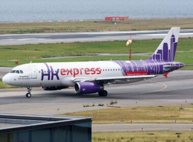 1200px-hk_express_a320-200_b-lcb_18489400801.jpg