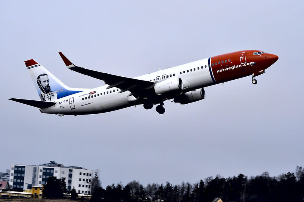 1200px-norwegian_air_shuttle.jpg