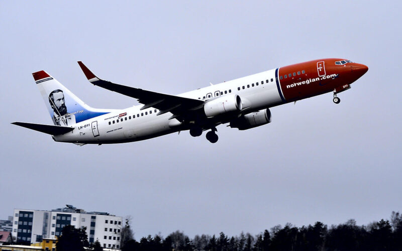 1200px-norwegian_air_shuttle.jpg