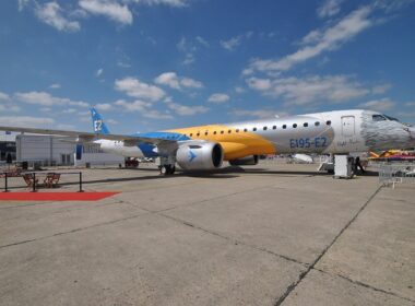 1200px-paris_air_show_2017_embraer_e195-e2_right_front_1.jpg