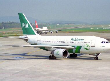 1200px-pia_pakistan_international_airlines_airbus_a310-304_ap-beb@zrh11.04.1997_6162491554.jpg