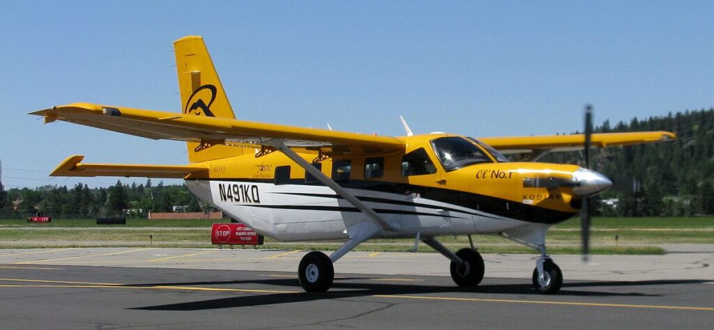 1200px-quest_kodiak_100_front_right_20130608.jpg