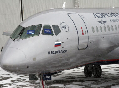 1200px-ssj100_in_aeroflot_livery_5348652361.jpg