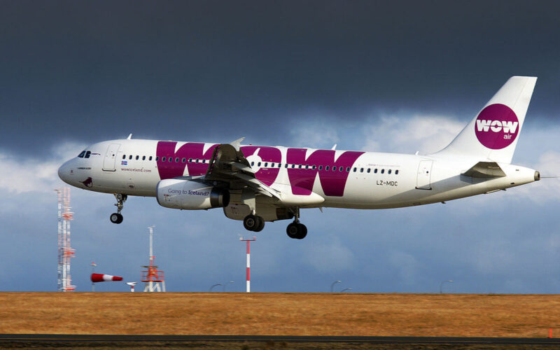 1200px-wow_air_airbus_a320_2.jpg