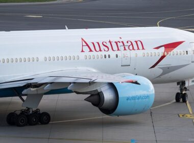 1280px-austrian_airlines_boeing_777-200_oe-lpe_34922242532-1.jpg