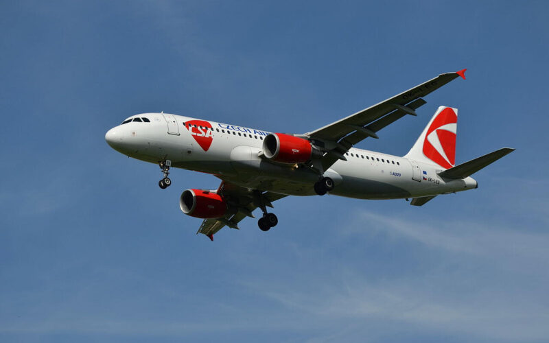 1280px-czech_airlines_airbus_a320_ok-leg_1.jpg