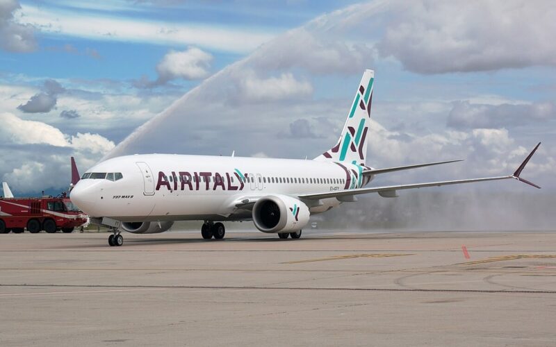 1280px-ei-gfy_air_italy_b737_max_8_limc.jpg