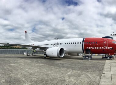 1280px-norwegian_air_international_boeing_737-8_max_ei-fya.jpg