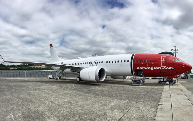 1280px-norwegian_air_international_boeing_737-8_max_ei-fya.jpg