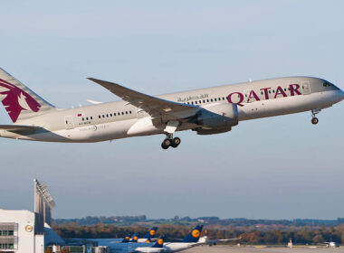 1280px-qatar_airways_boeing_787-8_dreamliner_a7-bcm_muc_2015_03.jpg