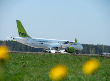 2019_04_27_airbaltic_17th_a220-300_1.jpg