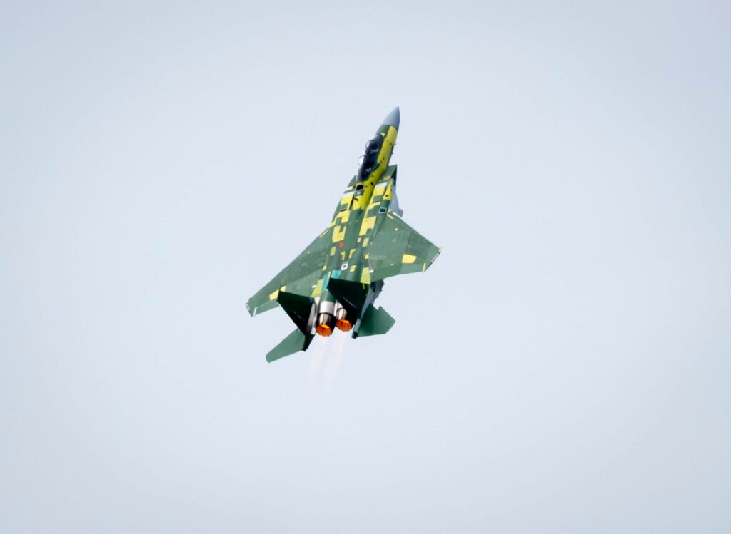 Qatar Emiri Air Force F 15QA flight display Dubai Airshow