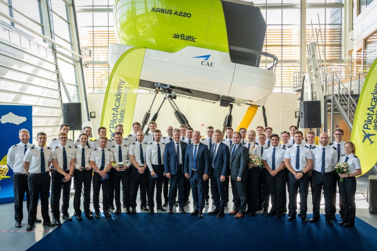 airBaltic pilot graduates