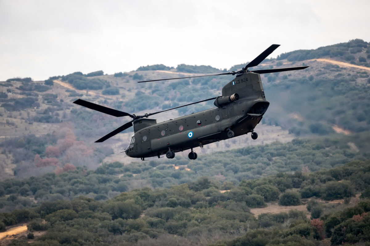 CH-47 Chinook heavy-lift helicopter