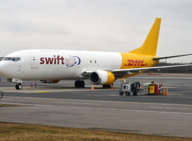 DHL 737