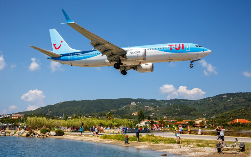 TUI 737