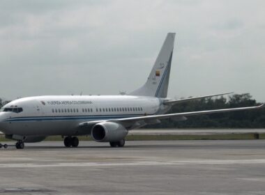 Columbia Air Force Boeing 737-74V (BBJ) FAC 0001