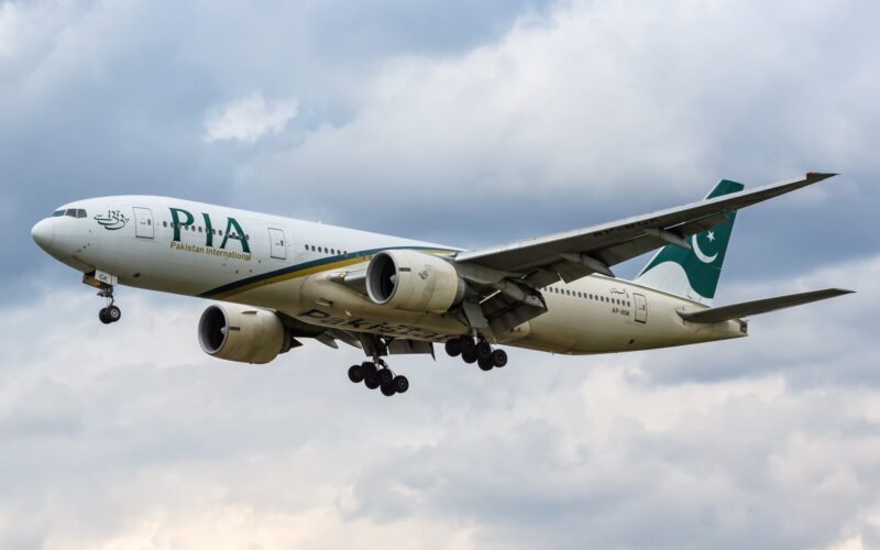 PIA Boeing 777 AP BGK