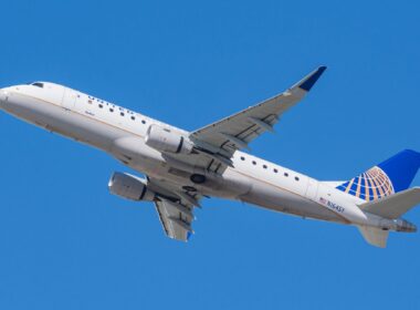 United Express Embraer E175