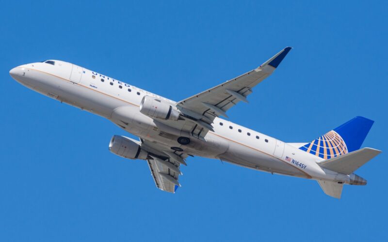 United Express Embraer E175