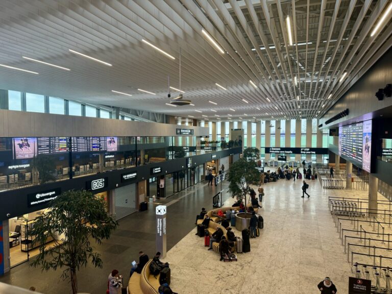 Vilnius Airport new passenger departure terminal