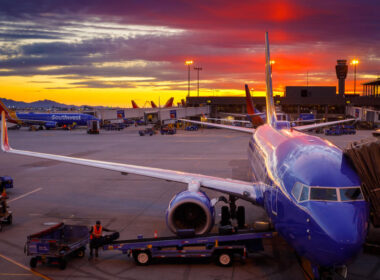 2_southwest_airlines_boeing_737_airplanes_prepare_for_their_next_flight.jpg