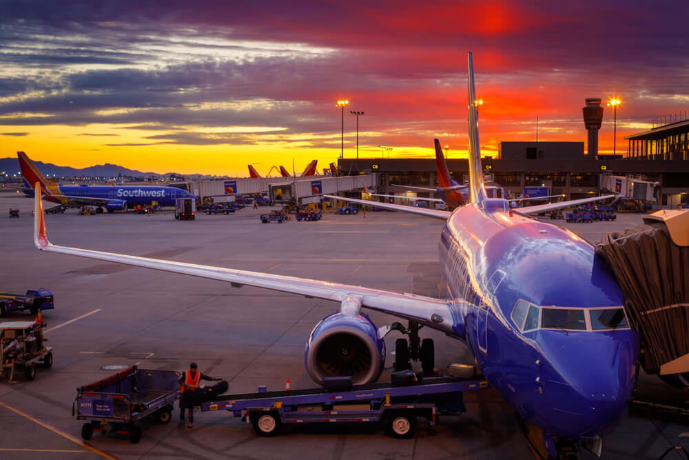 2_southwest_airlines_boeing_737_airplanes_prepare_for_their_next_flight.jpg