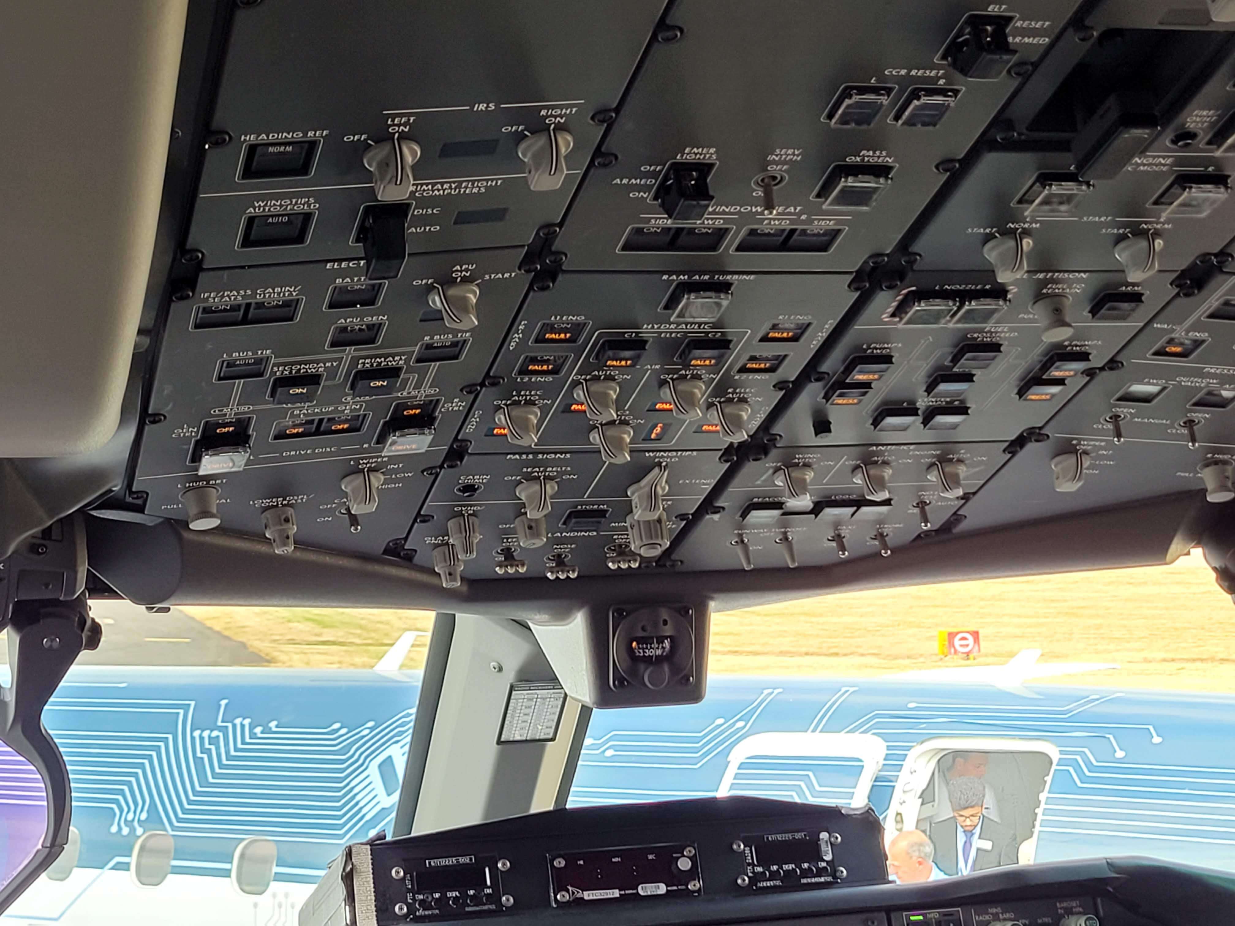 777X overhead panel including the wingtip switch