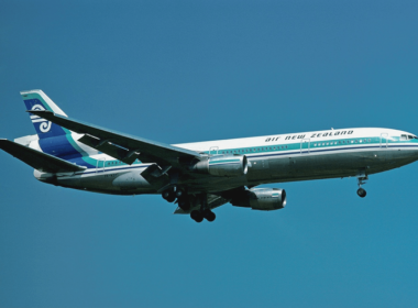 800px-air_new_zealand_dc-10-30_zk-nzp_lhr_jul_1977.png